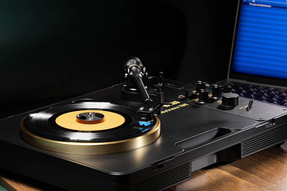 MLKEY_official's tweet image. 🌟✨新製品情報✨🌟
📢2025年7月30日発売予定📢

アナログ・レコードを最高のコンディションでアーカイブ！
#KORG から、これ一台で気軽にアナログ・レコードを楽しめるhandytraxxシリーズの上位モデル「handytraxx 1bit」登場！

👉musicland.co.jp/fs/musiclandke…