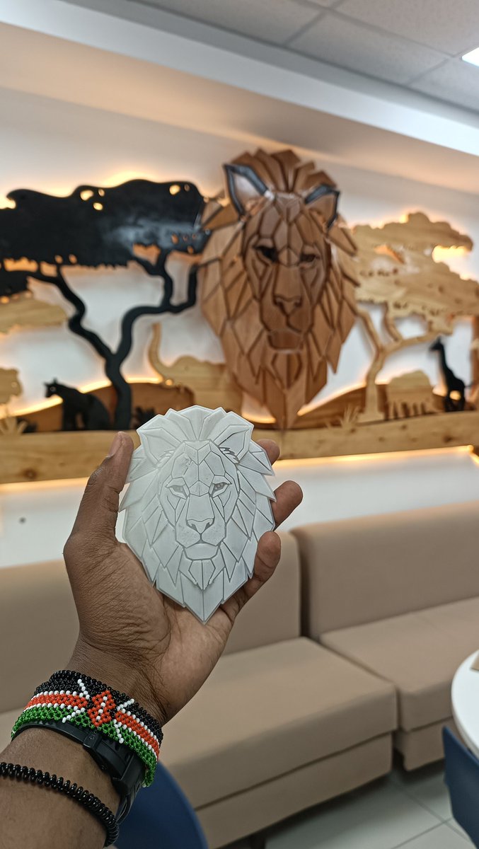 Hi World 🌍 

I make large art pieces for both corporates and hotels. This is a good example of the same.

Meet MUFASA, a wildlife themed piece for Nivea Kenya's offices.

#younique