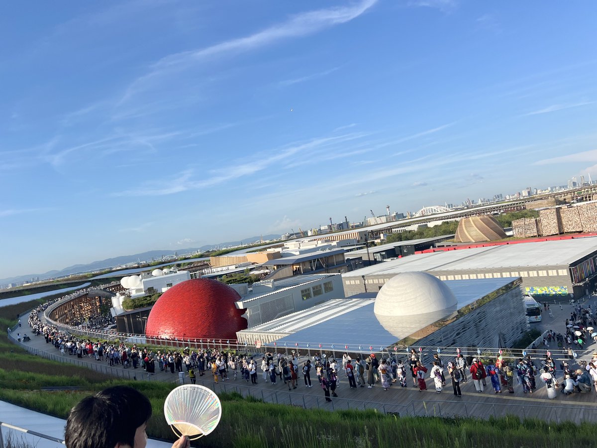 magwalt2024's tweet image. 盆踊りの輪が出来てきました^ ^
1番高い所に案内されてので音がほとんど聞こえないですが、なんとか踊ってみますw

#大阪関西万博 
#大屋根リング盆踊り