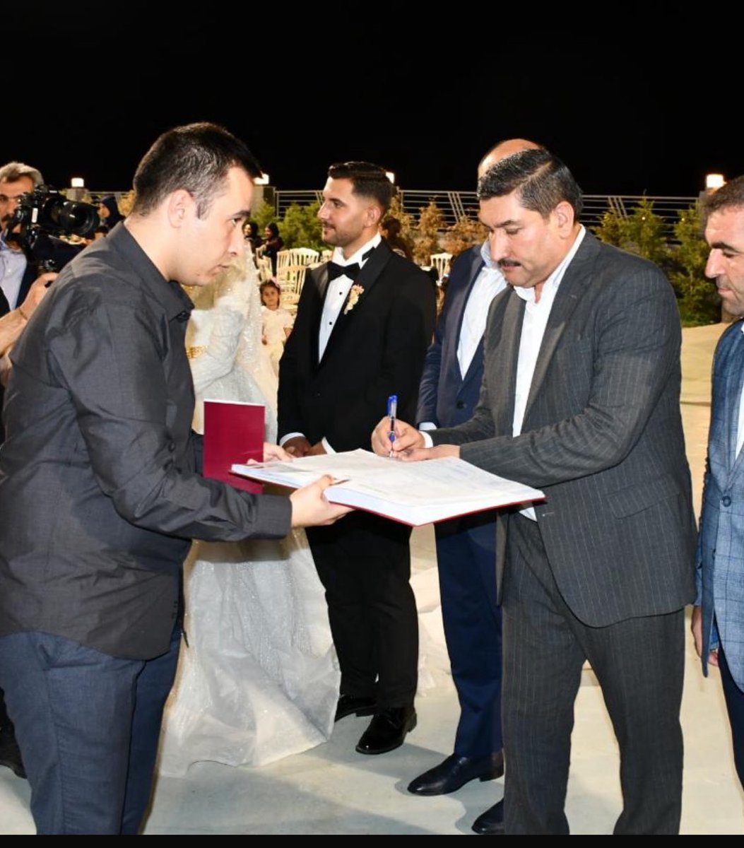 Çiftçi ailesinin kıymetli evlatlarının düğün merasimine katılarak bu özel günlerinde mutluluklarına ortak olduk. 

Nikah şahitliği yaparak bu güzel yolculuklarına dualarımızla eşlik ettik. 

Rabbim huzurlarını daim eylesin.