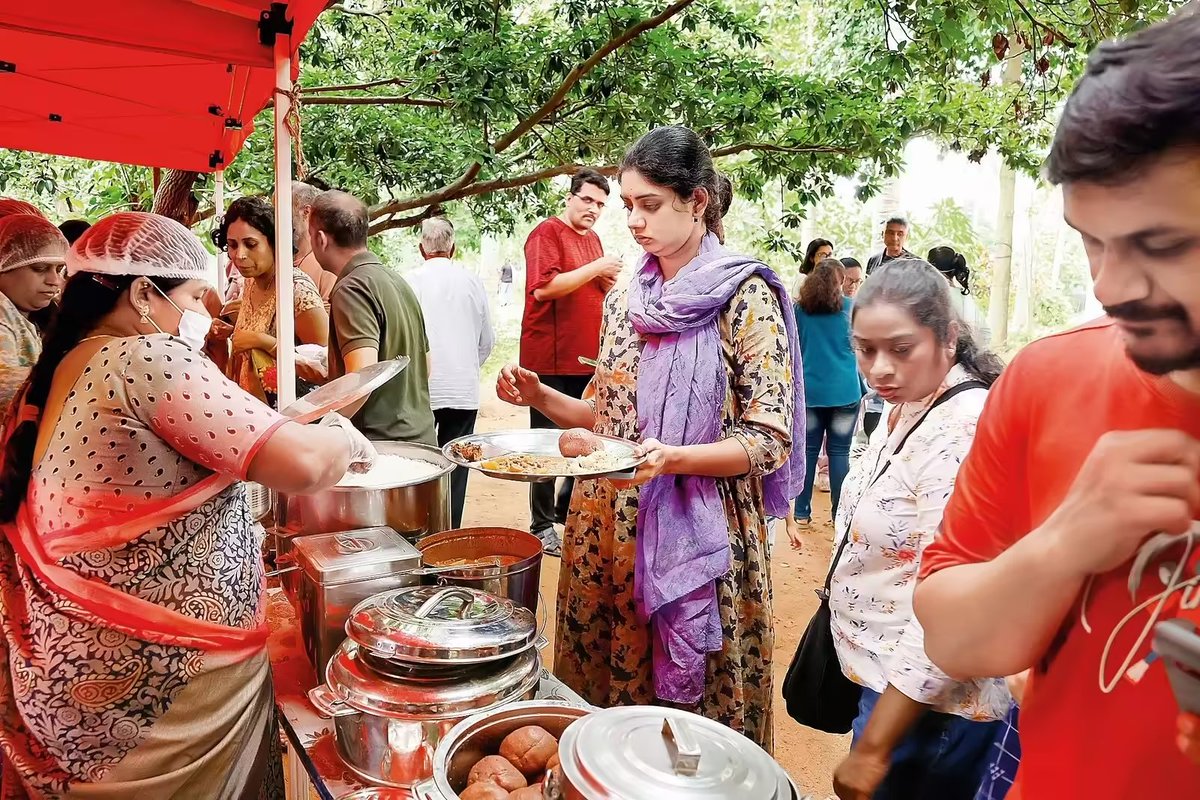 Ragi Kana: A rustic celebration of Karnataka in the heart of Bengaluru

Ragi Kana is more than just a neighbourhood flea market — it’s a space that uplifts and empowers small-scale women entrepreneurs, artisans, and farmers.

timesofindia.indiatimes.com/entertainment/…