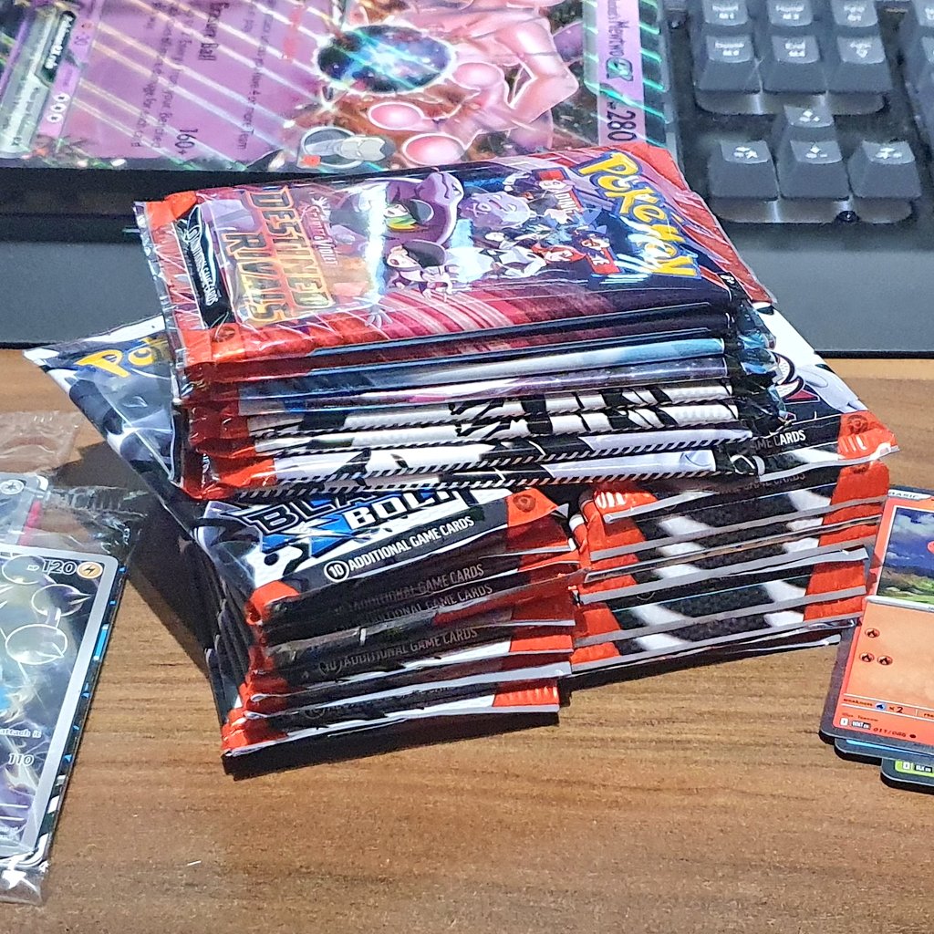 ThatNerdMert's tweet image. What do you think is hiding in those packs?