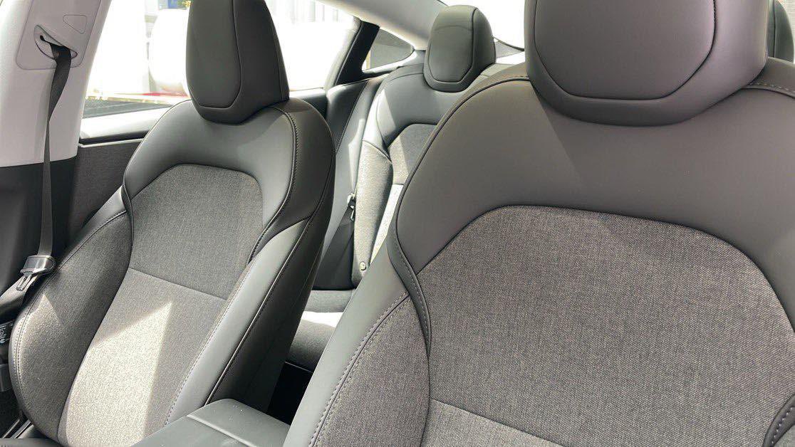 Uygun fiyatlı Tesla'nın sızan görüntülere ve bilgilere göre çizimi yapılmış. Araç böyle bir şey olacak.

Kaynak: Sugar Design