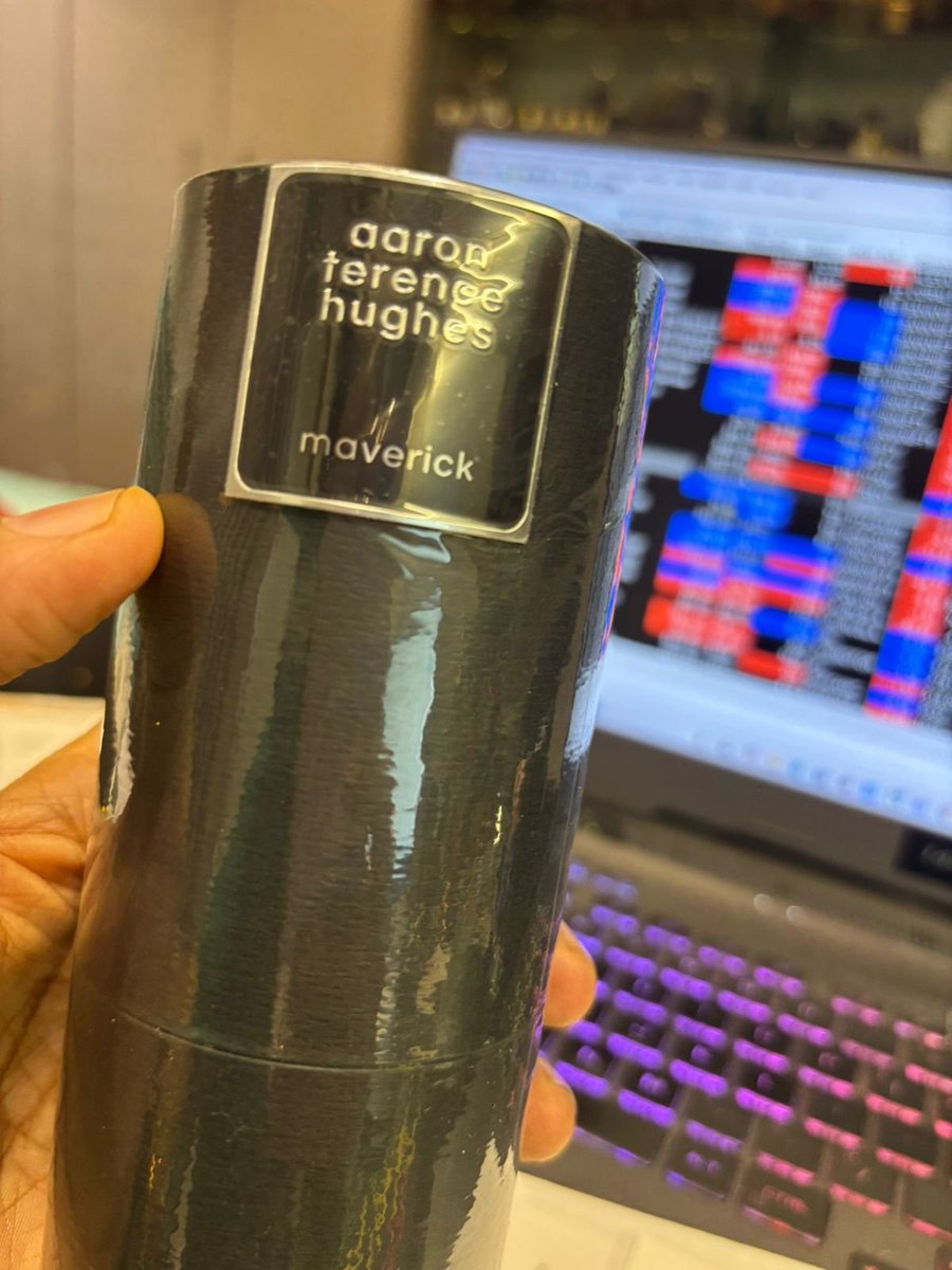 perfumemonk's tweet image. 🔥 Aaron Terence Hughes – Maverick
💣 Just sniffed. Immediate verdict: ROOM. FILLER. CONFIRMED.
🧪 Scent Profile (My Personal Take):
Opening: Bright citrus + sweet exotic burst. Could be pineapple or fruity ozone over leather.
Mid: Dirty jasmine or white florals smashed with…