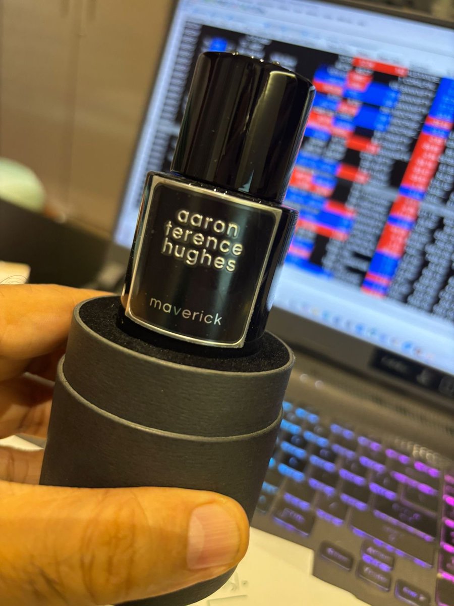 perfumemonk's tweet image. 🔥 Aaron Terence Hughes – Maverick
💣 Just sniffed. Immediate verdict: ROOM. FILLER. CONFIRMED.
🧪 Scent Profile (My Personal Take):
Opening: Bright citrus + sweet exotic burst. Could be pineapple or fruity ozone over leather.
Mid: Dirty jasmine or white florals smashed with…