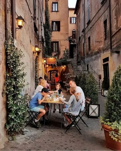 KurdoErgan's tweet image. Outside in Rome