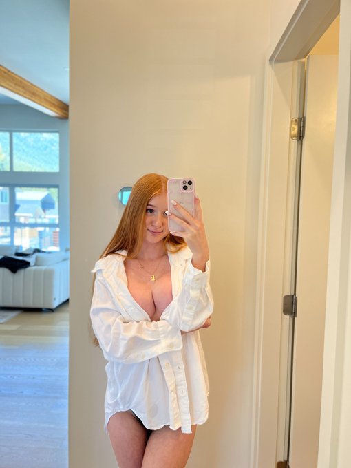 Watch Melina🪻's leaked NSFW photo on TwXstars