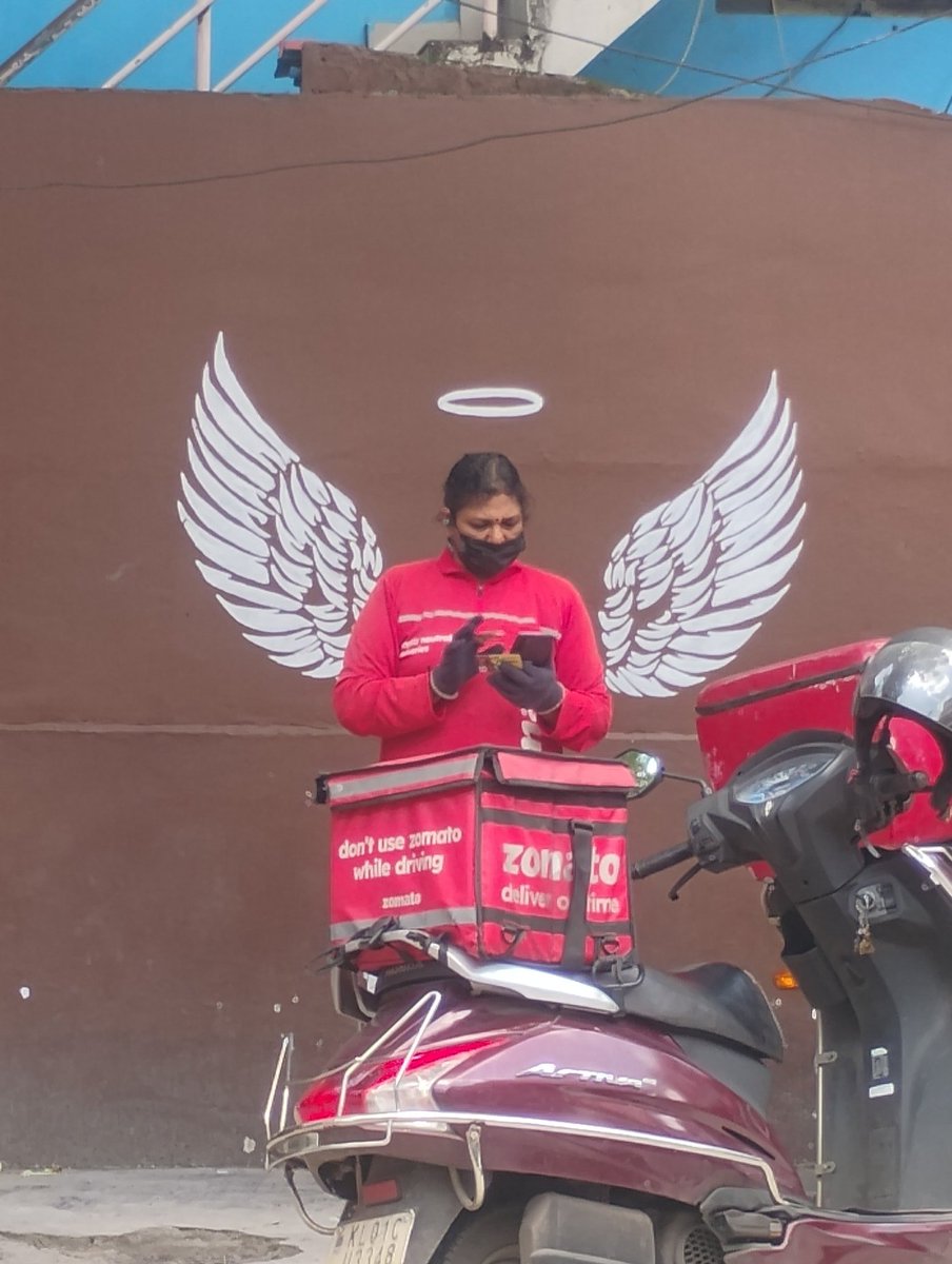 RykRiaz's tweet photo. Some angels don’t fly ,  they ride through traffic  , extreme weather, delivering hope  with invisible wings on time  @zomato  @deepigoyal  @zomatocare 

#Zomato  #Superheroes  #Kerala #fooddelivery  #trivandrum https://t.co/1R4bBFzbd3