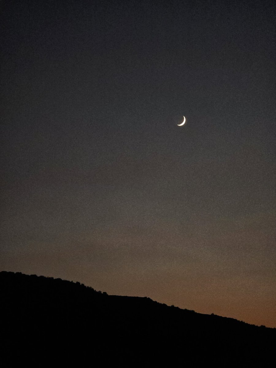 During its short stay in the mountain sky / #Moonshot #moon #night #sky