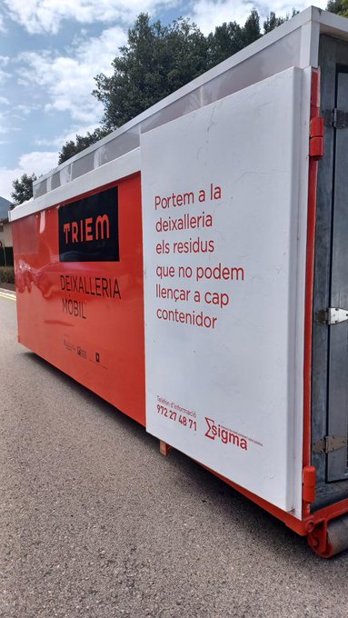☘️♻️Aquest dilluns i dimarts, la deixalleria mòbil estarà instal·lada a l’avinguda de la Constitució.
💳Recorda que necessitaràs la teva targeta per accedir-hi i dipositar les deixalles.
🕑Horari: de 10.00 h del matí a 18.00 h.
#reciclem #lespreses