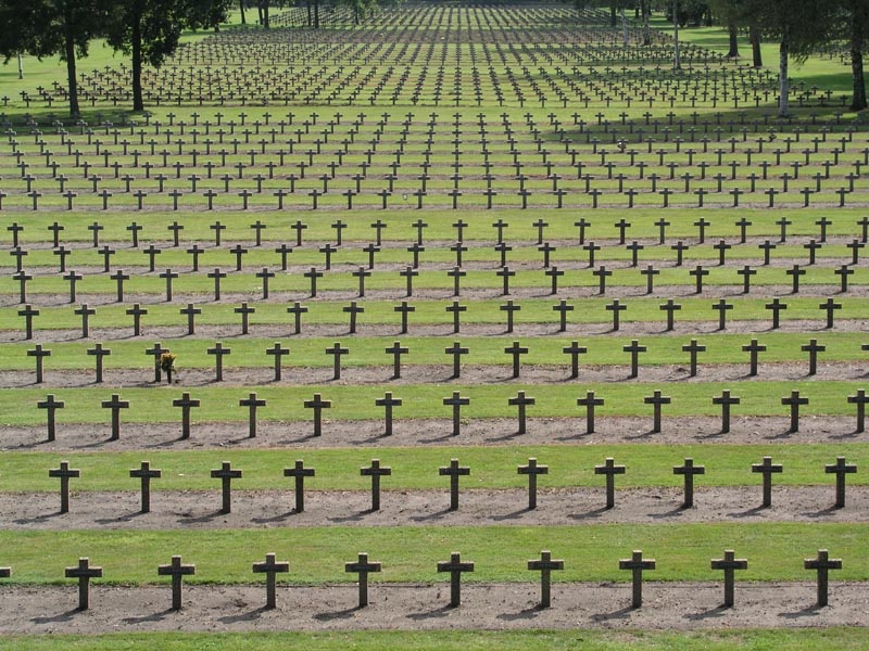 Ist das die Zukunft, die sich Eltern für ihre Kinder wünschen? Wirklich #kriegstüchtig um jeden Preis? Oder warum schweigen sie und protestieren nicht in Massen auf den Straßen. Ach ja, während #Corona haben sie ja auch geschwiegen! 😑
#NieWiederIstJetzt