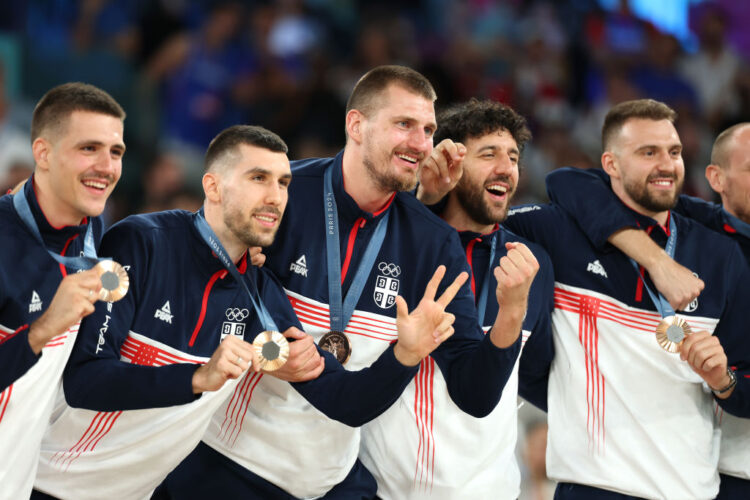 sportklub's tweet photo. SVI SU TU, KAO NEKADA!

Kakav tim: Selektor Pešić objavio spisak košarkaša za Evrobasket!

Evo svih 17 imena: https://t.co/1nlafw5KCJ

#orlovi #reprezentacija #srbija #spisak #eurobasket2025 #eurobasket https://t.co/Rut0ISkoma