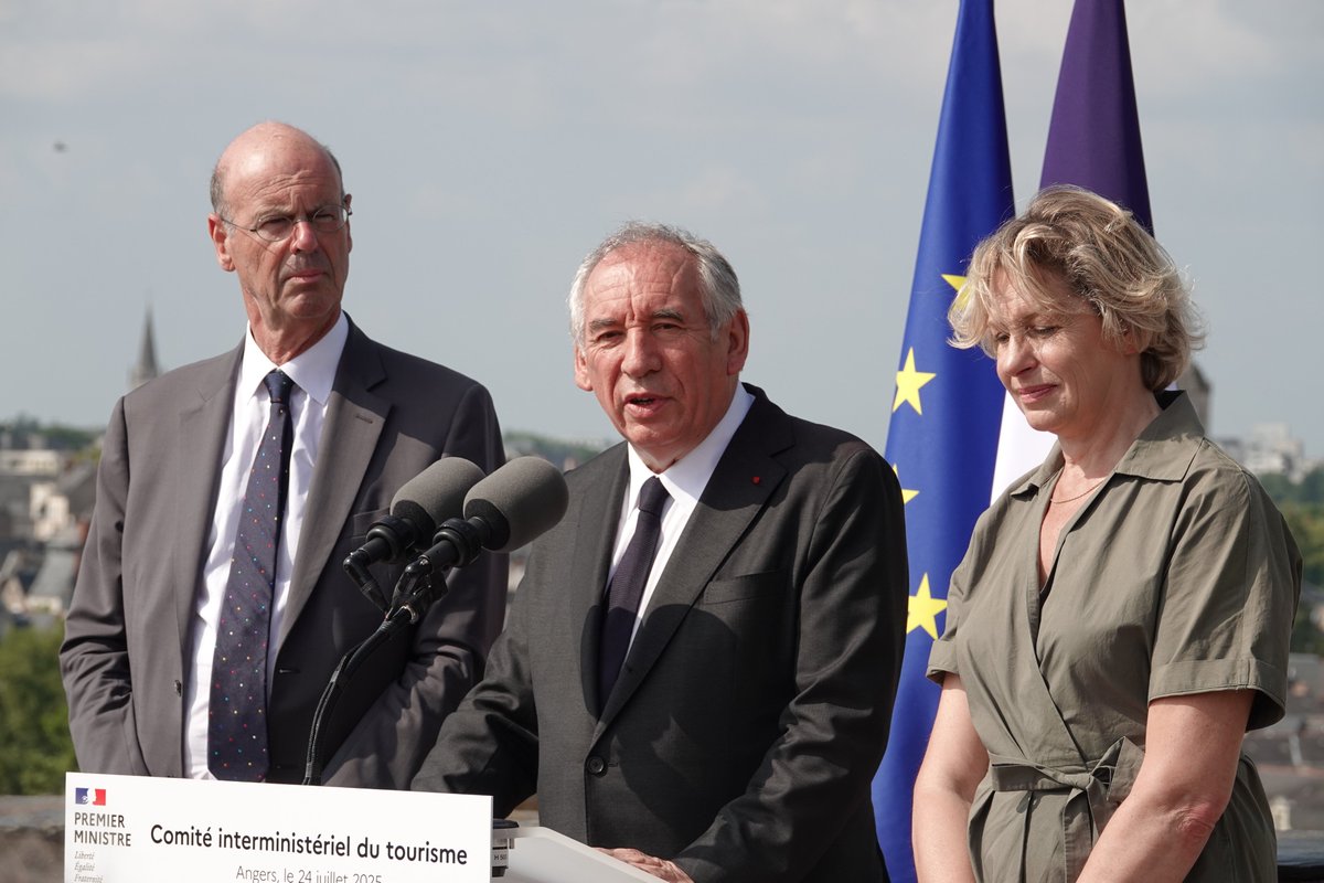 Prefet49's tweet image. #Tourisme | Le Premier ministre François Bayrou et 6 ministres, se sont rendus à #Angers pour présider un comité interministériel du tourisme
Objectif : renforcer la place de la France comme première destination touristique mondiale, en nombre de visiteurs et en recettes
