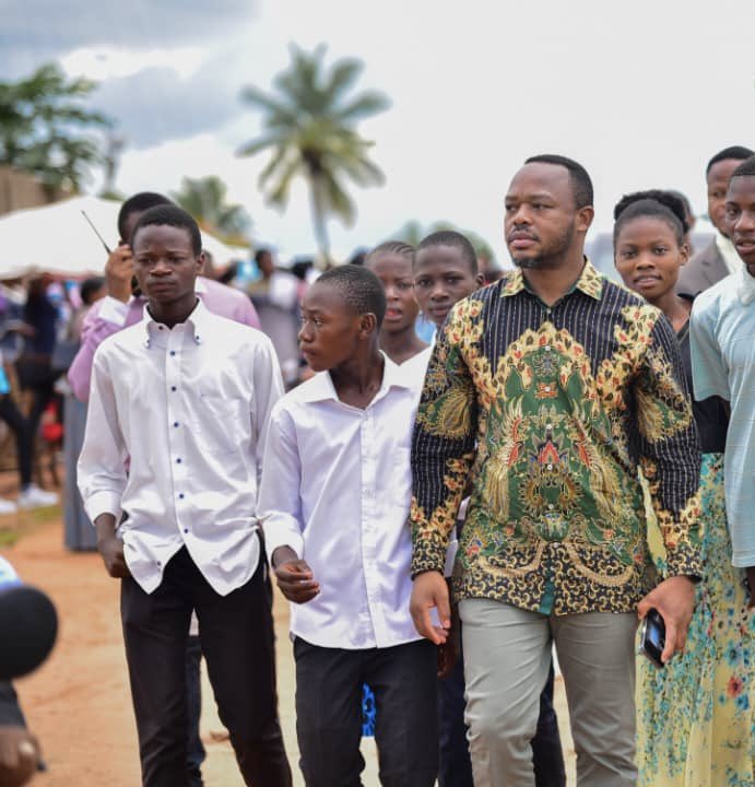 #RDC: À vous, jeunes finalistes de l’#EXETAT2025, l’heure est venue d’écrire une page de votre histoire. 

Je pense particulièrement à ceux de Mbujimayi, ma circonscription, que je porte dans mon cœur. 

Bonne chance ! Vous êtes l’espoir du Congo.