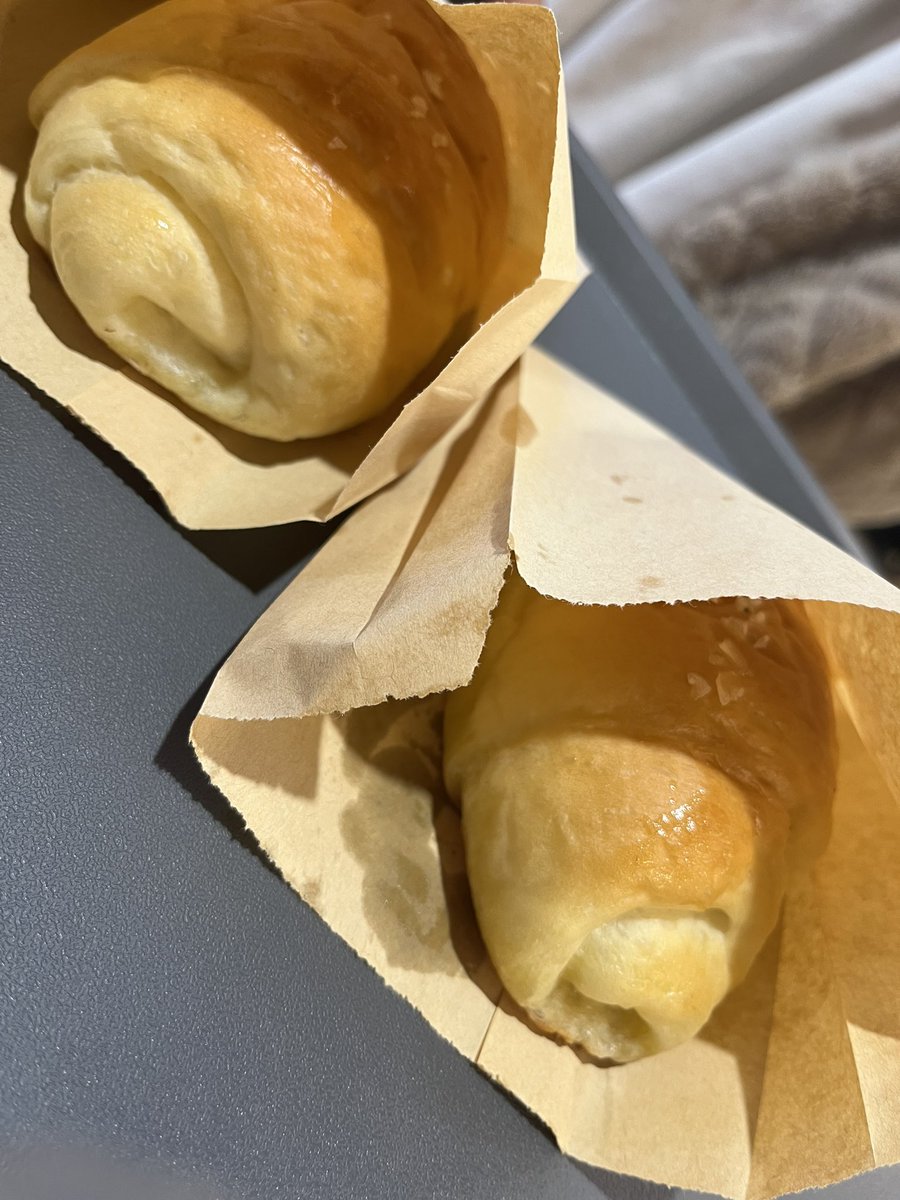 今日2回目、🧂🍞塩パンが好きすぎるw

#shiopan  #ขนมปังเกลือ #塩パン