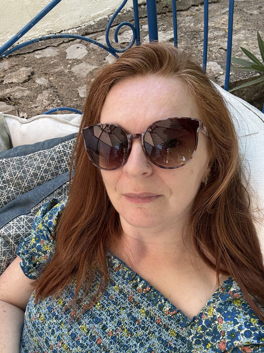 scriptwren's tweet image. Monday morning. Got a book, got my feet up, 28 degrees now and going up to 35 later, when I’ll have a swim. This is the life, roll on retirement!