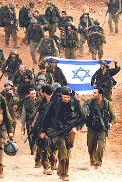 Malgré toute la haine en ligne, la majorité des Français soutient Israël. Toute personne dotée d’un minimum d’honnêteté sait qu’Israël est le seul pays de l’histoire à avoir ravitaillé en nourriture une population gouvernée par une organisation qui lui faisait la guerre.