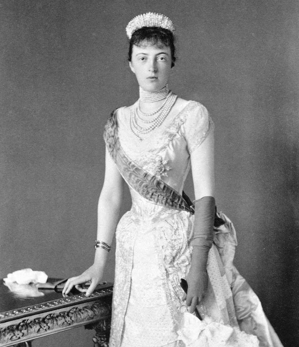 oldroyalty1's tweet image. #OTD, 28 July 1860, Anastasia Mikhailovna, Grand Duchess of Mecklenburg-Schwerin was born at Peterhof Palace

Anastasia was granddaughter of Tsar Nicholas I, wife of Grand Duke Friedrich Franz III and mother of Queen Alexandrine of Denmark and Crown Princess Cecilie of Prussia