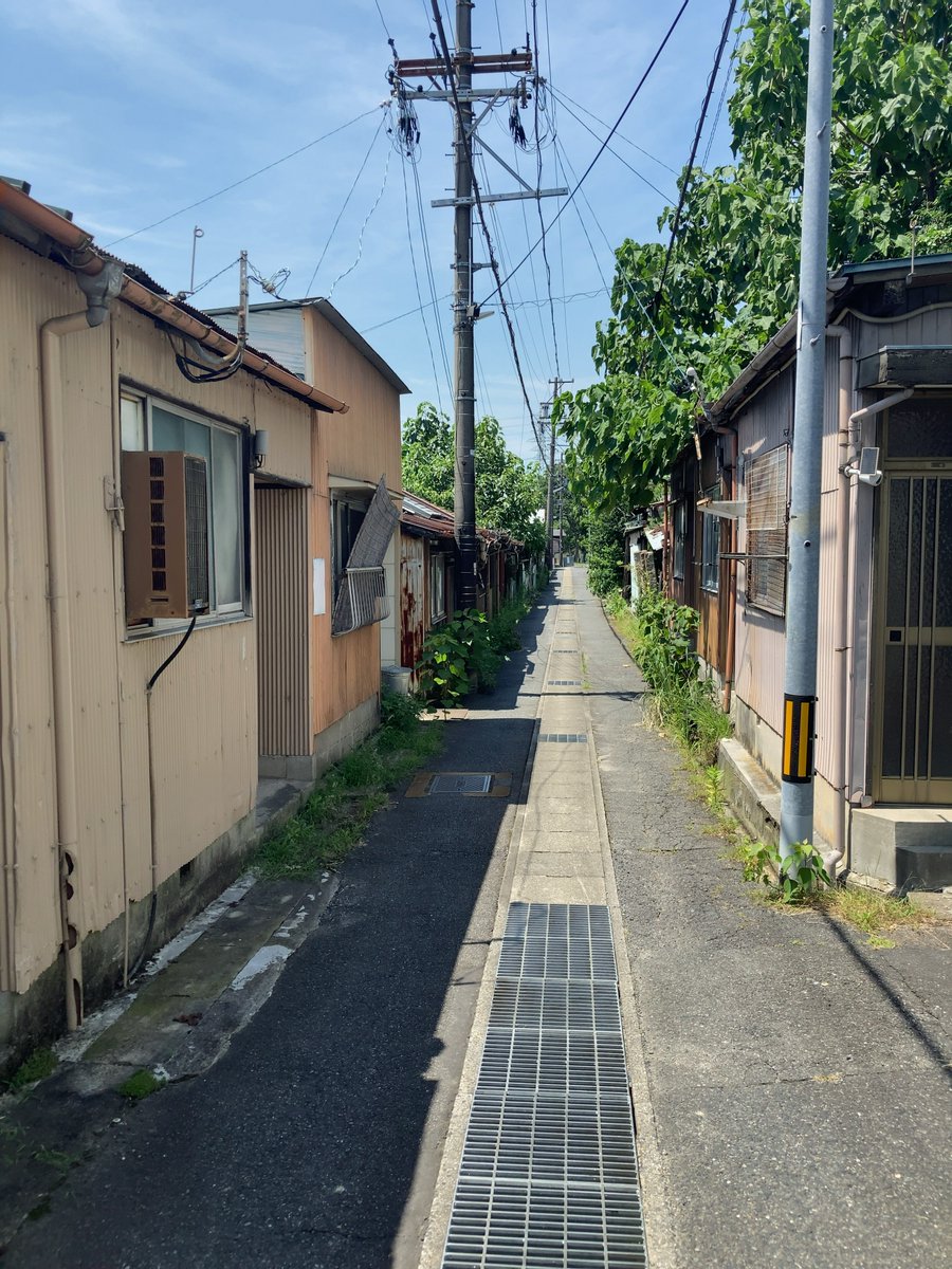 ye_zep's tweet photo. YouTubeに流れてきた廃墟が車で20分もかからない場所と知り仰天して見に行ったら柄にもなく暗澹たる気持ちになりました。ここ10年で400万人も減り更に加速。静かに衰えていく日本
#再生の道支持者と繋がりたい 
#石丸伸二支持者と繋がりたい https://t.co/MbHb4ZoiDz