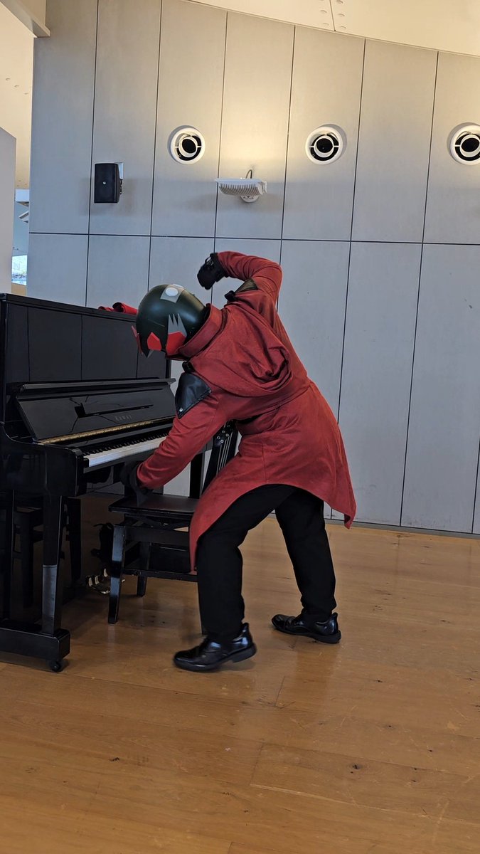 saihatehe's tweet image. 昨日の見返してた、その2
ピアノを殴ろうとするクレヤさんがツボw