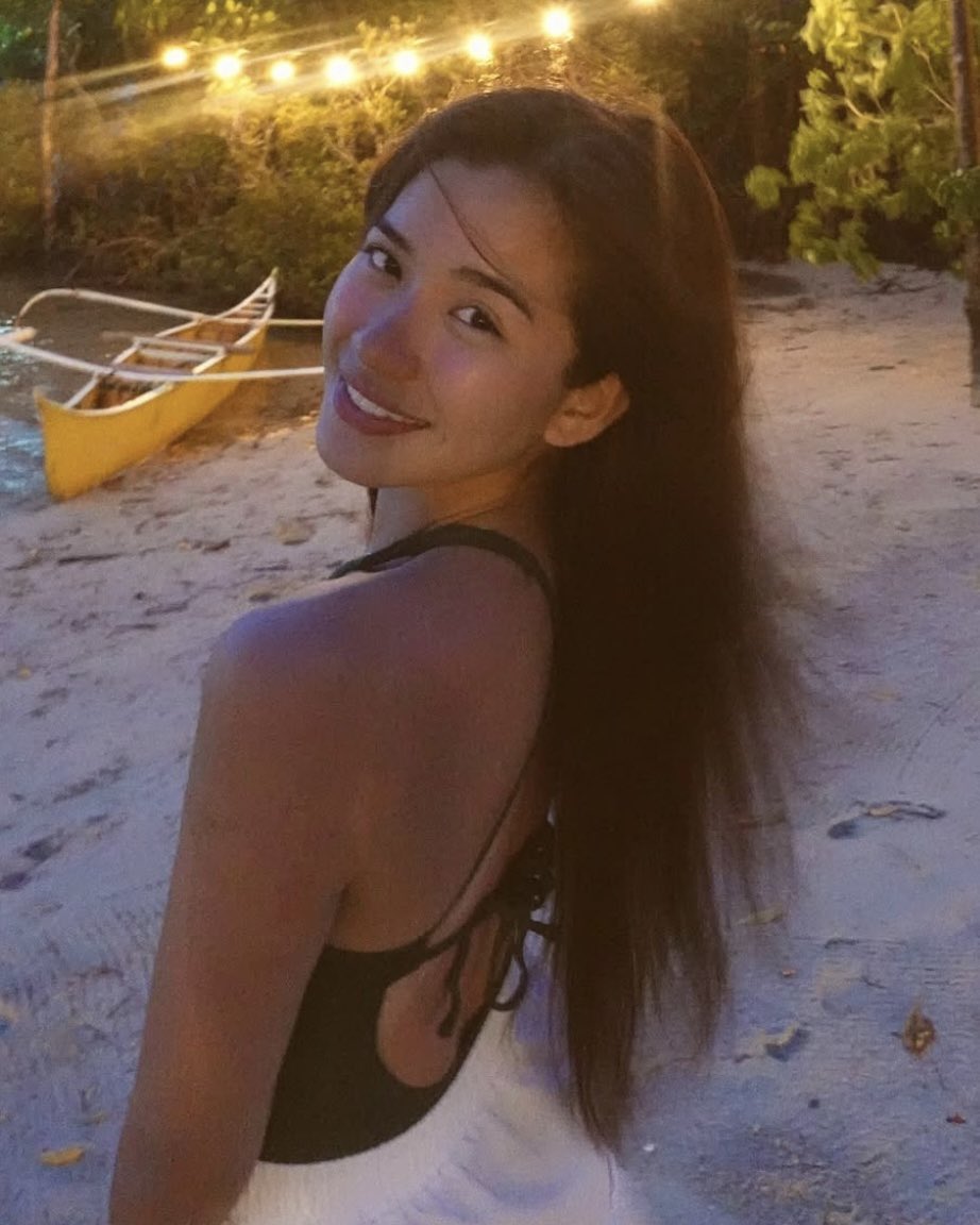 this genre of aiah pics >>>>