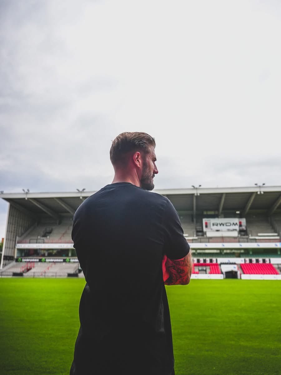 rwdm_brussels's tweet image. Au temple 🏟️