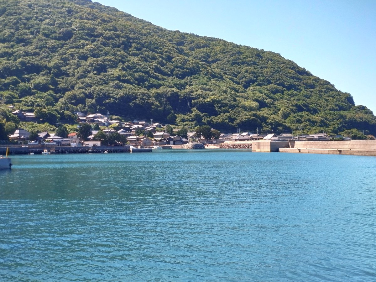 uchidahiroki's tweet photo. 駆逐艦梨といえば護衛艦わかばへの改装が有名ですが、梨戦友会から慰霊碑の管理を引き継いだ地元の方々が令和の世の現在でも毎年途切れず慰霊祭を行っている日本海軍でも数少ない駆逐艦の一隻なので、興味持っていただけると幸いです。
静かで良い場所ですよ〈平郡島

https://t.co/iTJ57X0caT https://t.co/5KVy1SsIFV