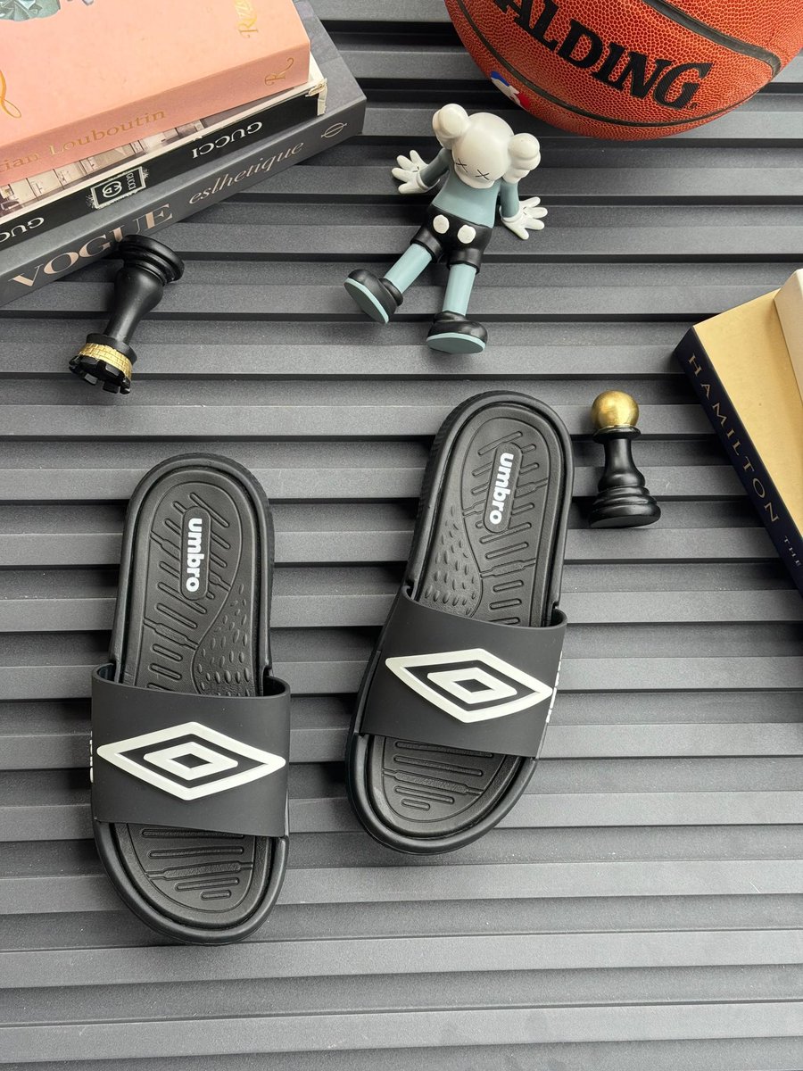 _ByAdunni's tweet image. UMBRO quality slide
19,000🏷️ no box
40 to 45 (has a big fitting, can fit up to 47)
📍Lagos