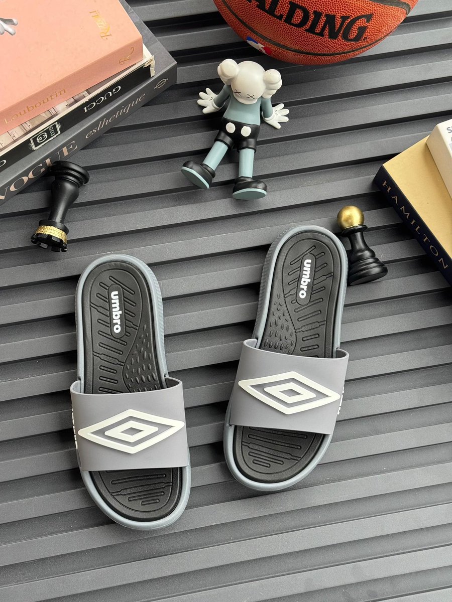 _ByAdunni's tweet image. UMBRO quality slide
19,000🏷️ no box
40 to 45 (has a big fitting, can fit up to 47)
📍Lagos