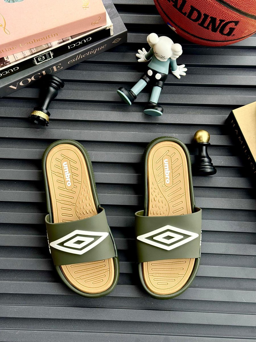 _ByAdunni's tweet image. UMBRO quality slide
19,000🏷️ no box
40 to 45 (has a big fitting, can fit up to 47)
📍Lagos