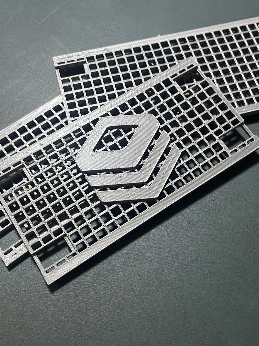 LABnosuke's tweet image. ジムニーJA11用の外気導入口カバーを3Dプリンターで1から作ってみました！これで落ち葉が入ってくる問題を解決できます！取り付けも簡単ワンタッチでつけれるのでとても楽に出来ます！