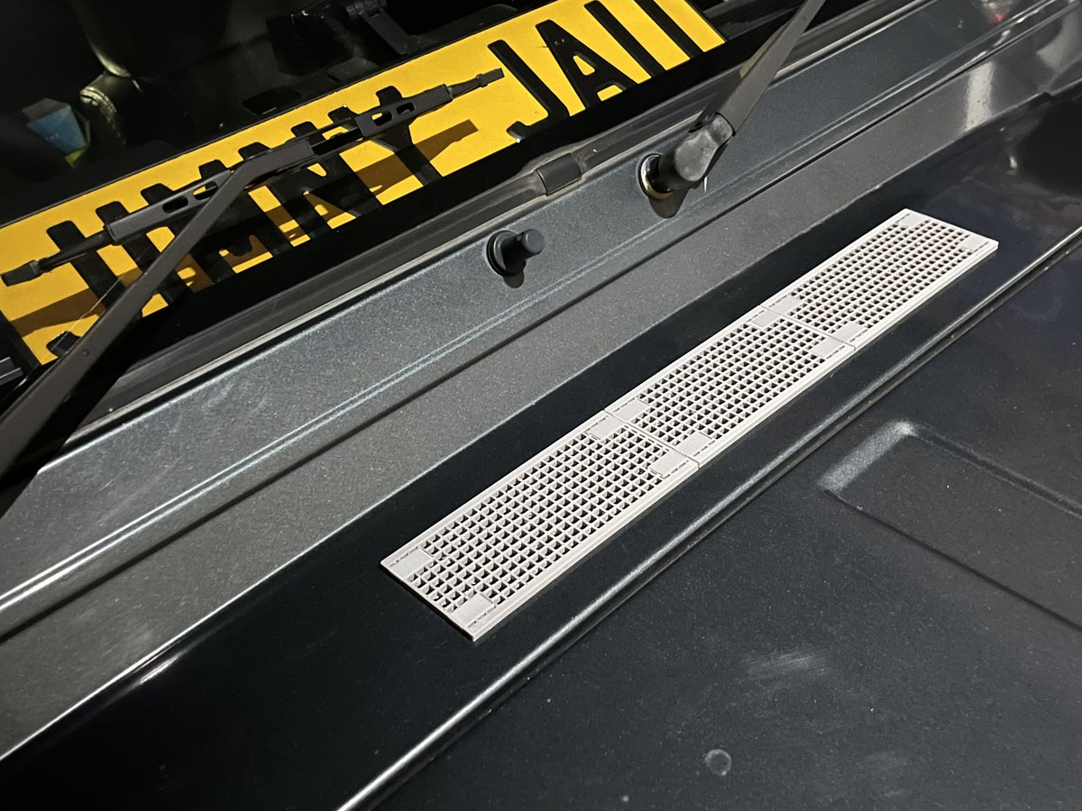 LABnosuke's tweet image. ジムニーJA11用の外気導入口カバーを3Dプリンターで1から作ってみました！これで落ち葉が入ってくる問題を解決できます！取り付けも簡単ワンタッチでつけれるのでとても楽に出来ます！