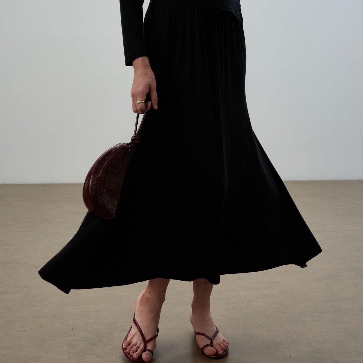 CENEECHO's tweet photo. Good vibes only — Soft layers, shifting light. Transitional pieces that breathe with the season. 
Not quite summer, not yet fall — just perfectly in between.  

#CENEECHO #MinimalMood #GoodVibes #SeasonlessStyle #SlowFashion #QuietLuxury #EffortlessDressing #Womenswear https://t.co/hd7TKfxov4