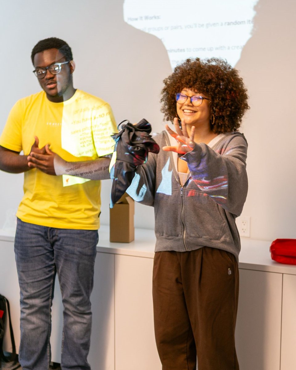 LFCFoundation's tweet image. We teamed up with Teens of Color Abroad for pre-departure Creative Works sessions on storytelling & personal branding β¨
This group is off to France for 2 weeks to document their journey through photos & videos that capture their growth πΈ @_be_inspi_red