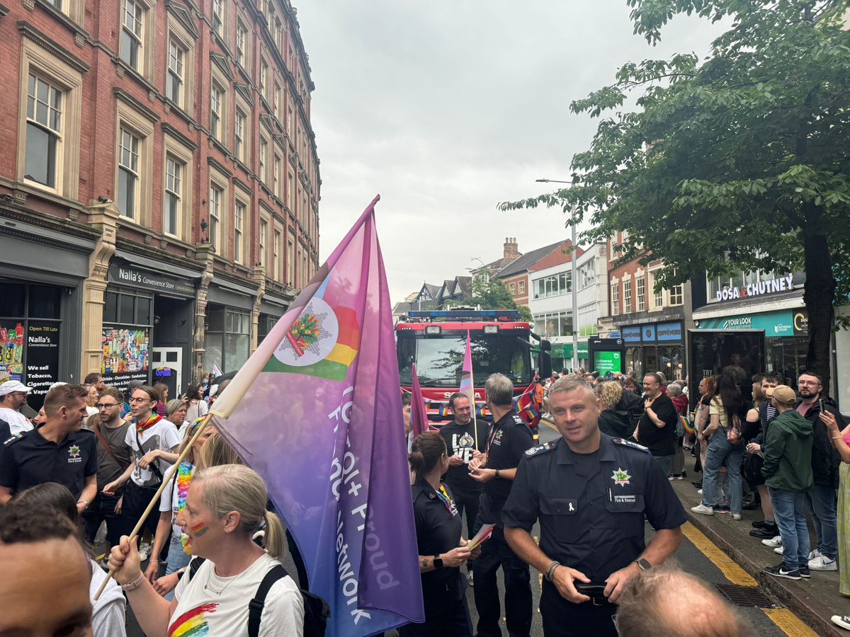 nottsfire's tweet image. Happy Monday Nottinghamshire.

We’ve had such a fun weekend attending Pride, Nottingham Cultural Festival and celebrating at the Bestwood Awards 🌈✨

It was great to see you all at these events and we hope you have a great week and stay safe ‼️