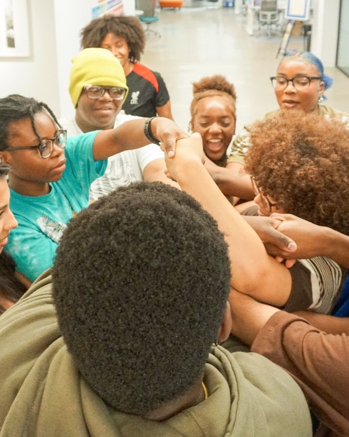 LFCFoundation's tweet image. We teamed up with Teens of Color Abroad for pre-departure Creative Works sessions on storytelling & personal branding β¨
This group is off to France for 2 weeks to document their journey through photos & videos that capture their growth πΈ @_be_inspi_red