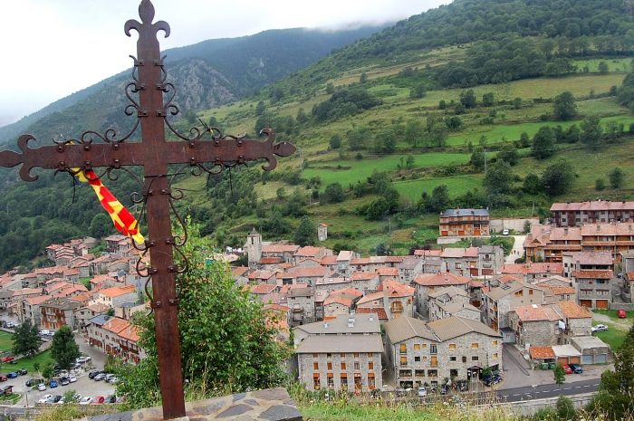armengol1714's tweet image. Moltes vegades he pujat a Vallter 2000, també a les muntanyes per damunt del neixement del ter fins el Pic de Bastiments. Altitud: 2.881 m.
Tinc bons records d'aquell temps.