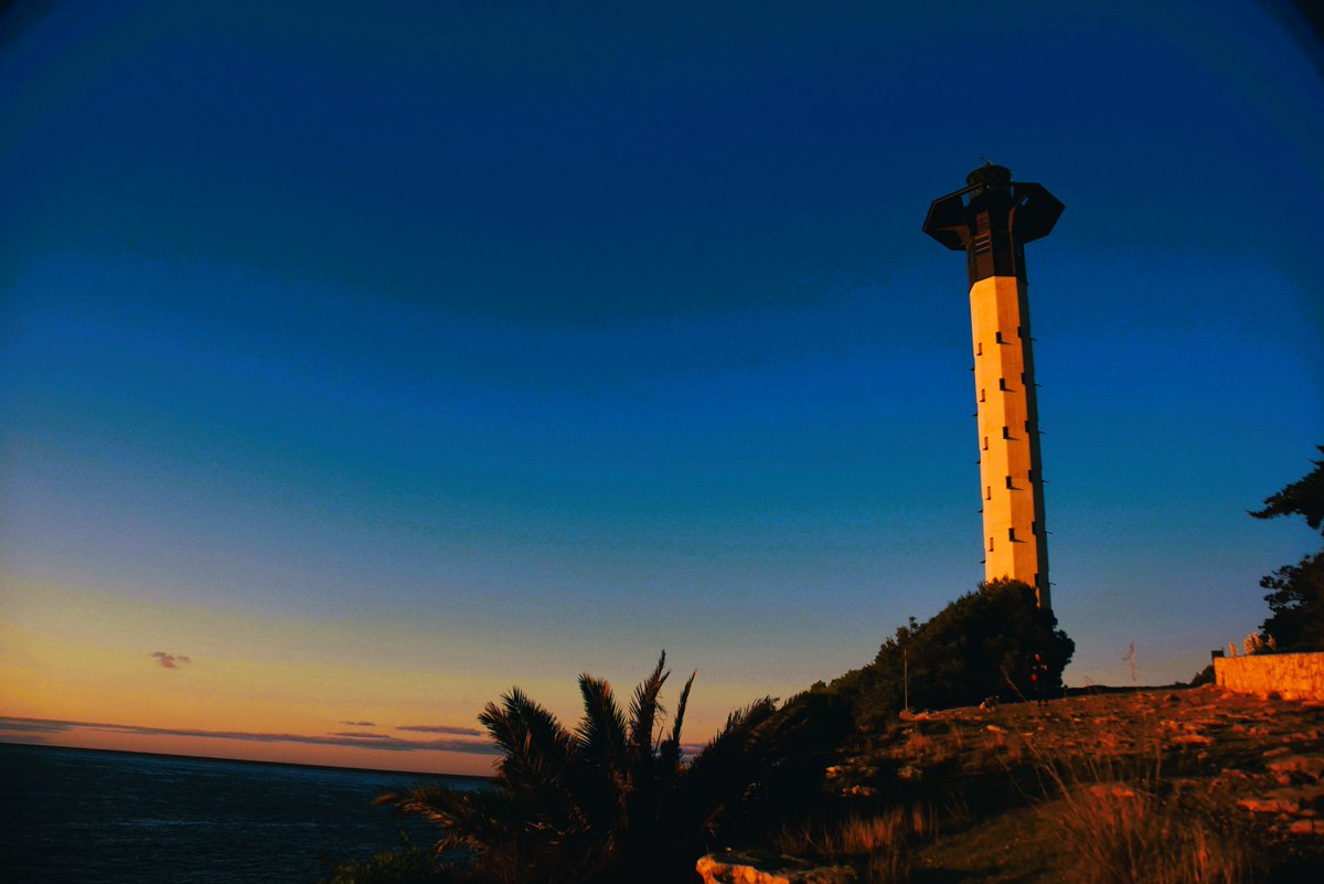 🌅 Us agradaria veure sortir el sol des del far de #Torredembarra❓

📅 Els dies 27, 28 i 29 d'agost 👉  visites guiades a l'alba (7 del matí).

🎟 Reserves 🔗 ow.ly/AwvZ50PwoIb

ℹ torredembarra.cat/lajuntament/co…

📷 Anna F.