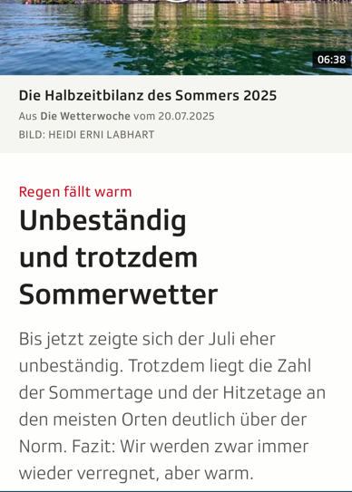VariantenGra's tweet image. Kann Regen warm fallen? In diesem Sommer ist das ja so. Aber geht das aus grammatischer Sicht? Warm bezieht sich hier auf das Verb. Nur: Was sollte das bedeuten? Regen kann warm sein (prädikativ), er fällt aber nicht warm (adverbial). So kann man auch nicht warm verregnet werden.