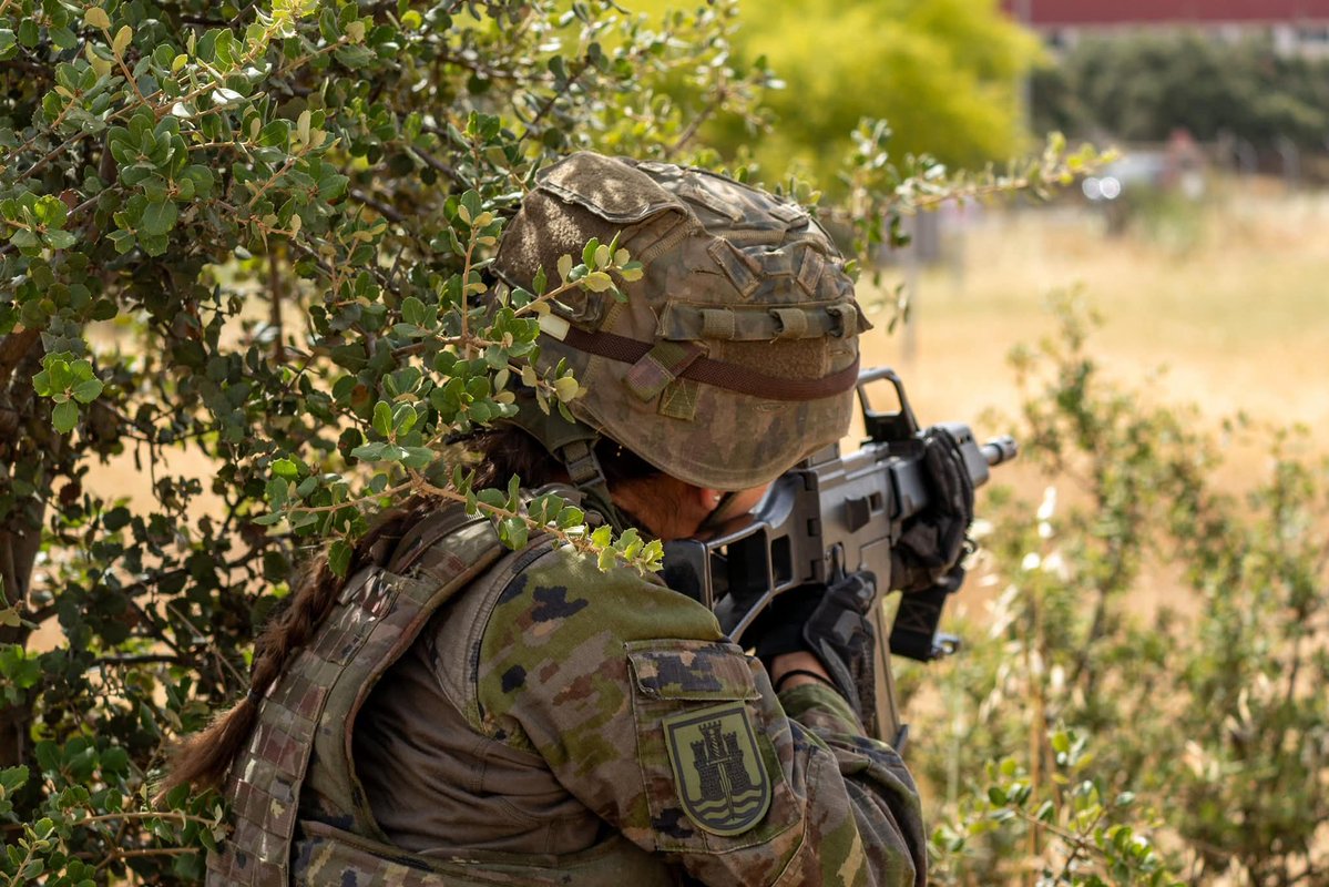 FUTER_ET's tweet image. La #BrigadaGuzmanelBueno mantiene su compromiso con la preparación constante.
La instrucción no se detiene: cada día cuenta para estar listos cuando más se nos necesite.
#Sedfuertesenlaguerra
#40AniversarioBRIX
#SomostuEjército