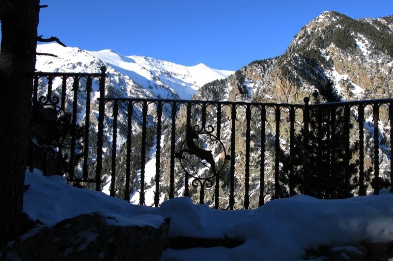 armengol1714's tweet image. Moltes vegades he pujat a Vallter 2000, també a les muntanyes per damunt del neixement del ter fins el Pic de Bastiments. Altitud: 2.881 m.
Tinc bons records d'aquell temps.