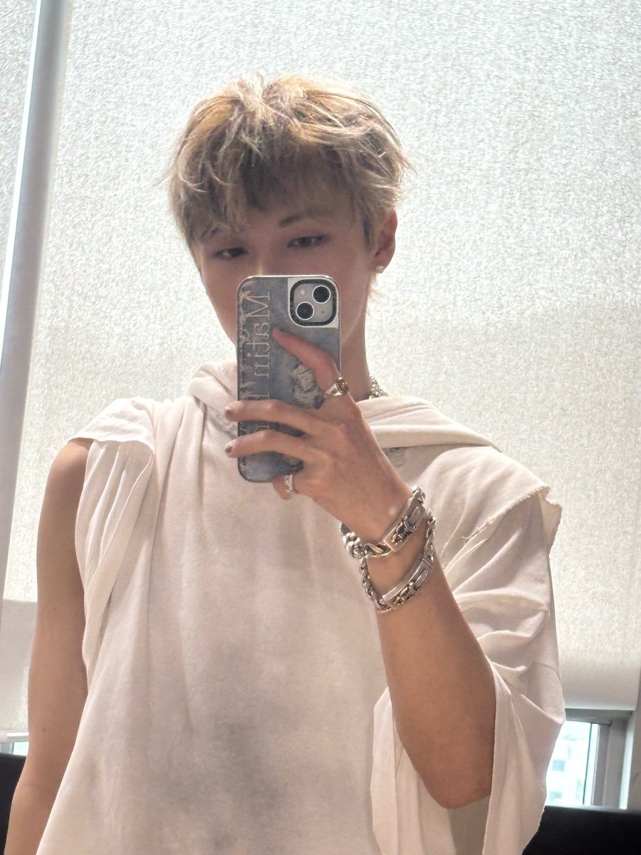 05_0120X1113's tweet image. 이 남자…… 거울 셀카 너무 잘말아주잖아…….🥹🥹