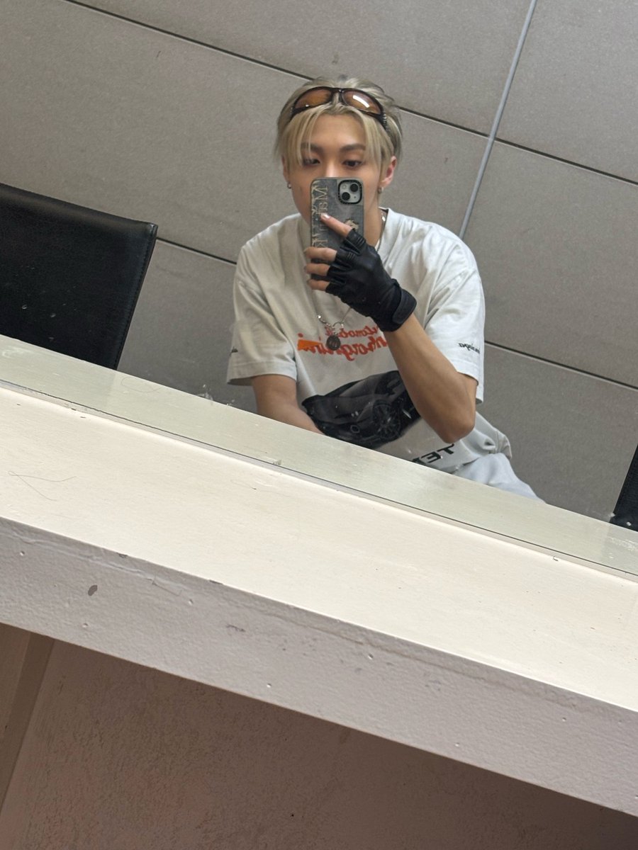 05_0120X1113's tweet image. 이 남자…… 거울 셀카 너무 잘말아주잖아…….🥹🥹