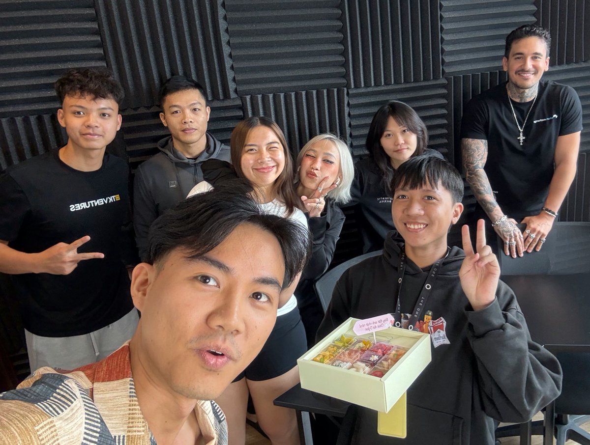 it’s cake day at <a href="/whatexchange/">what</a>. mondays have nothing on us 

name another team that’s more bullish and iconic 💯

<a href="/ImNotTheWolf/">ImNotTheWolf</a> <a href="/JudyWeb3_/">JudyWeb3</a> <a href="/louisthan9/">Louis Than</a>