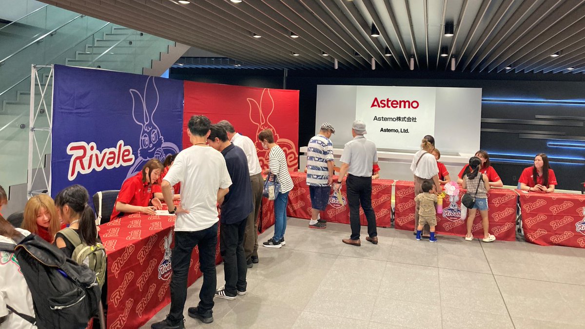 astemojp's tweet image. 佐和工場で納涼祭が開催されました🍧🎐
約6,000人の従業員が参加🙌❣️
Rivaleのサイン会などで交流を深めました🐰🏐
体調に気を付けて暑い夏を乗り切りましょう💪
※飲酒運転ゼロを徹底しています