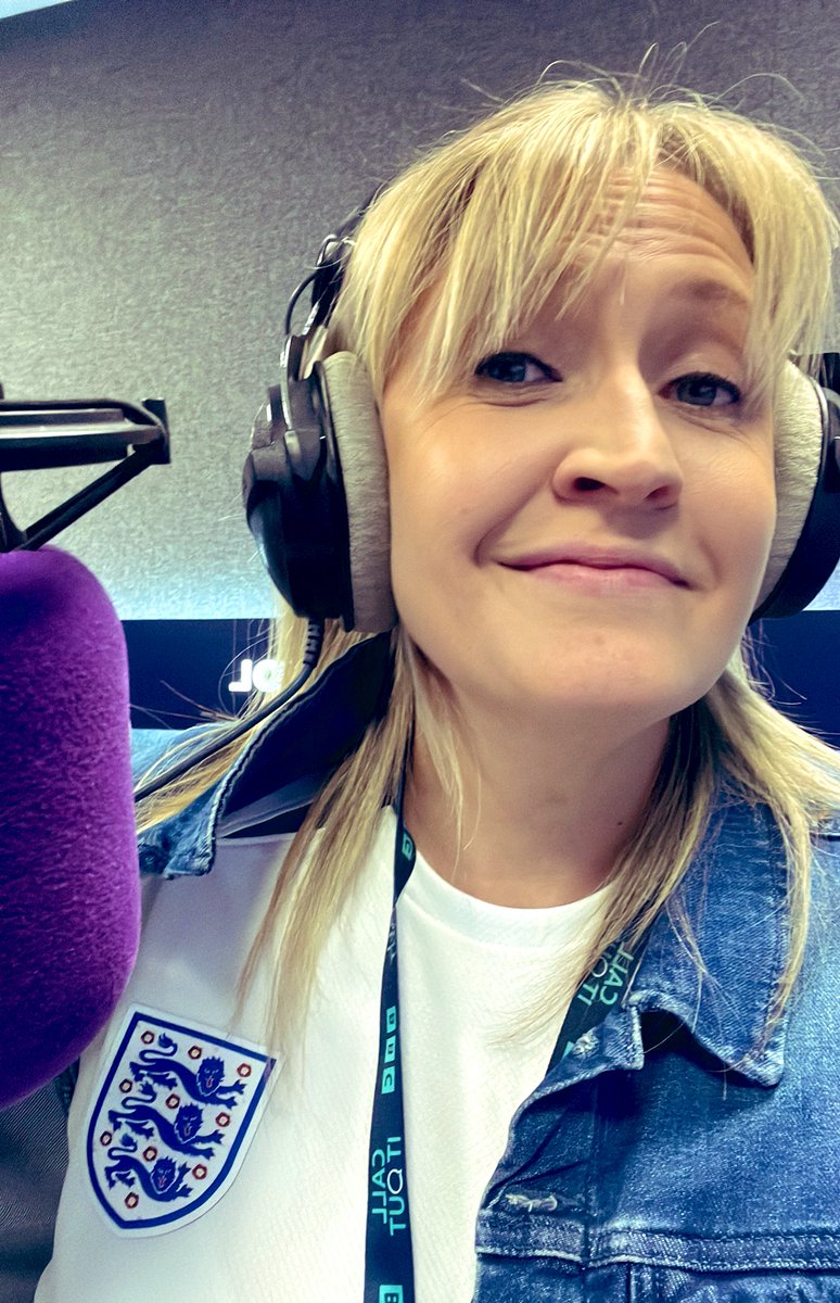 Sitting in for John D all this week on <a href="/BBCBristol/">BBC Bristol</a> 🎙️ 10am-2pm

Tempted to wear this each day… #LetsGo 🦁