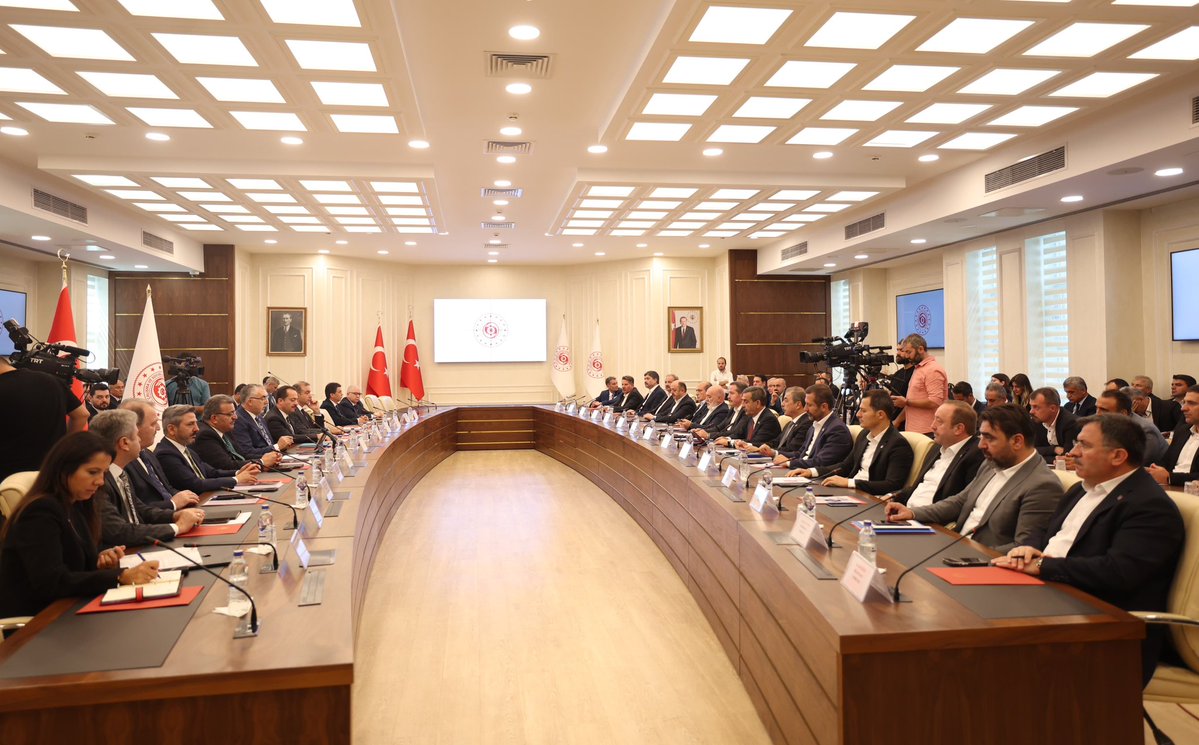 MemurSenKonf's tweet image. 8. Dönem Toplu Sözleşme görüşmelerinin ilk oturumu, Çalışma ve Sosyal Güvenlik Bakanlığı'nda başladı.
@csgbakanligi
@isikhanvedat @_aliyalcin_
#MemurunTeklifi