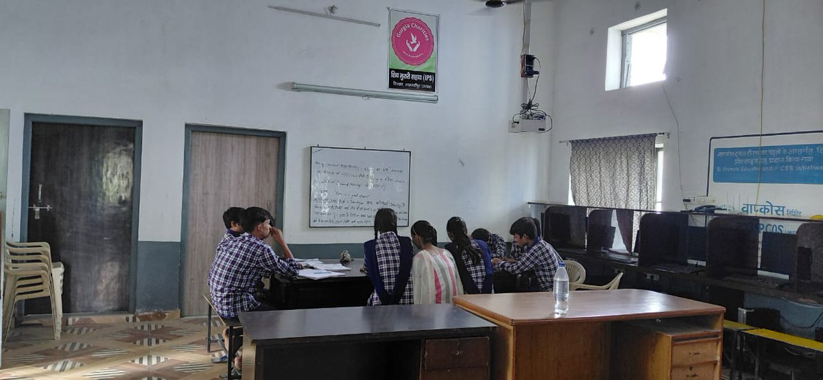 GurgiaC's tweet image. 💻📘 Empowering young minds with computer education at LBJP School!
From theory to hands-on practice, our students are learning with focus and understanding — building skills for a brighter digital future. 🌐📚✨
#LBJPSchool #DigitalLearning #ComputerEducation  #SmartStudents #GC