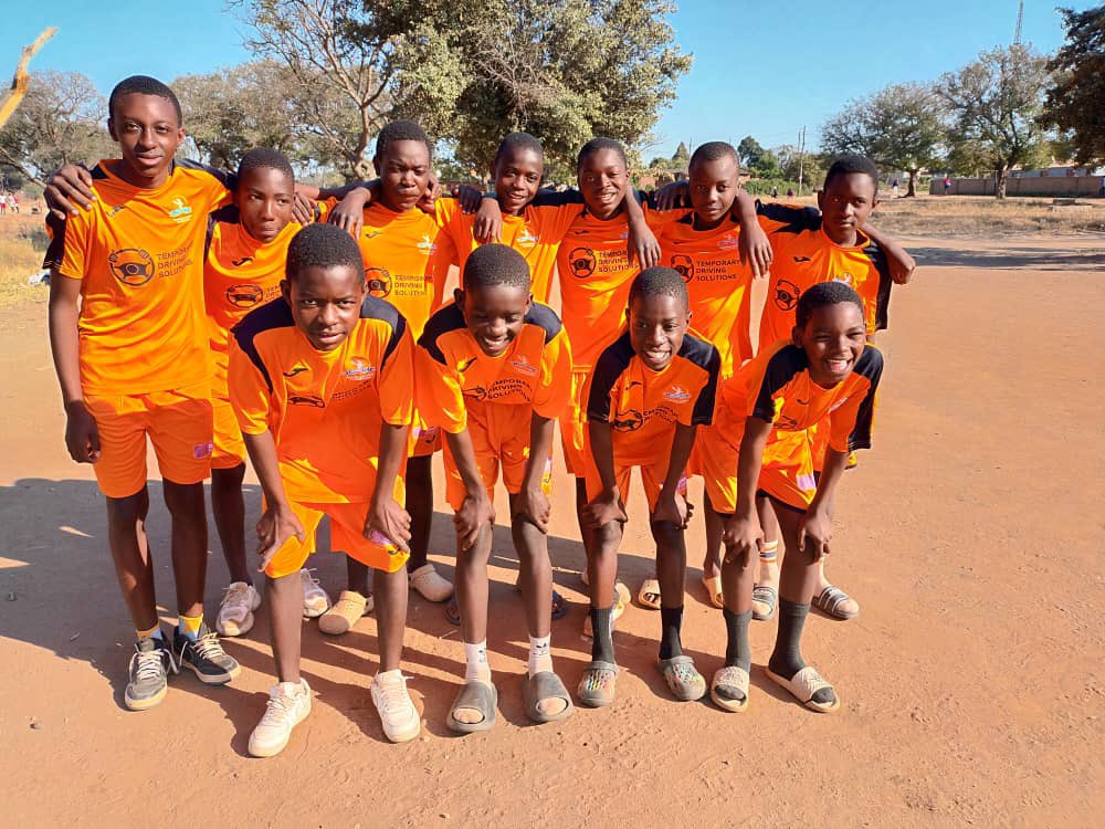 KitAid's tweet image. Some lovely smiles following a kit donation by @yaxleyfc to young players from #Magwegwe in #Bulawayo
#Yaxley