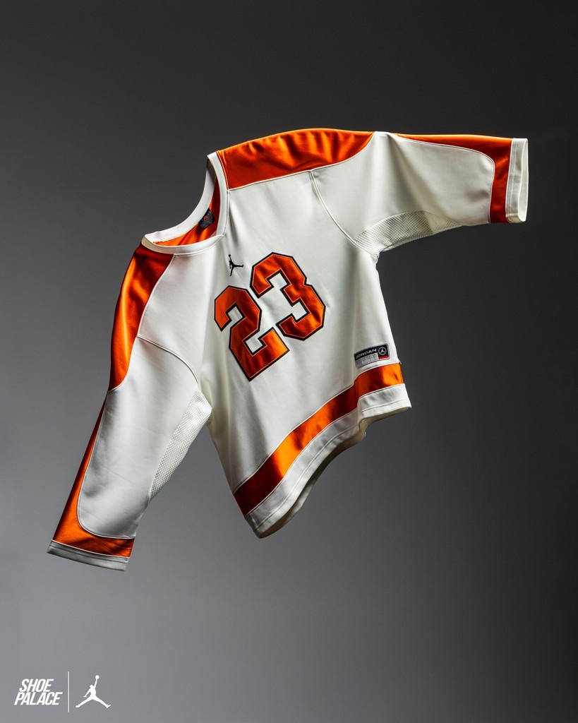 ShoePalace's tweet image. MJ Collegiate Hockey Jersey
x.sp.shoes/hv0109-133
